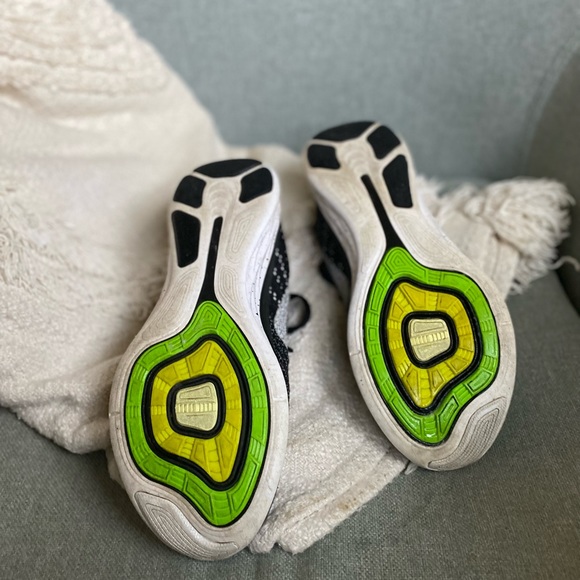 Nike Lunar Flyknit 3, Black/White/Oreo, Tennis Shoes/Runners, Women’s Size 9.5 - Picture 4 of 6